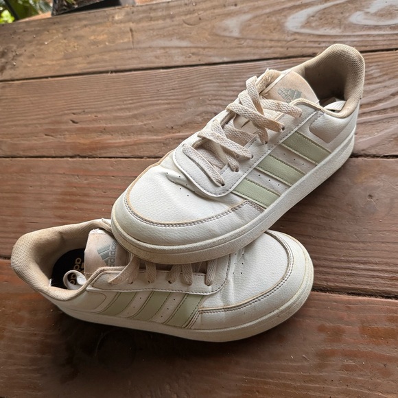 Adidas white and mint green Sneakers - Picture 4 of 4